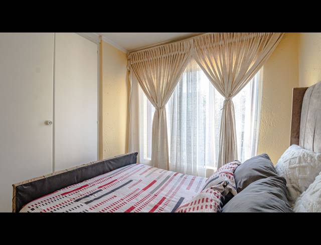 2 BEDROOM APARTMENT FOR SALE IN MARAIS STEYN PARK